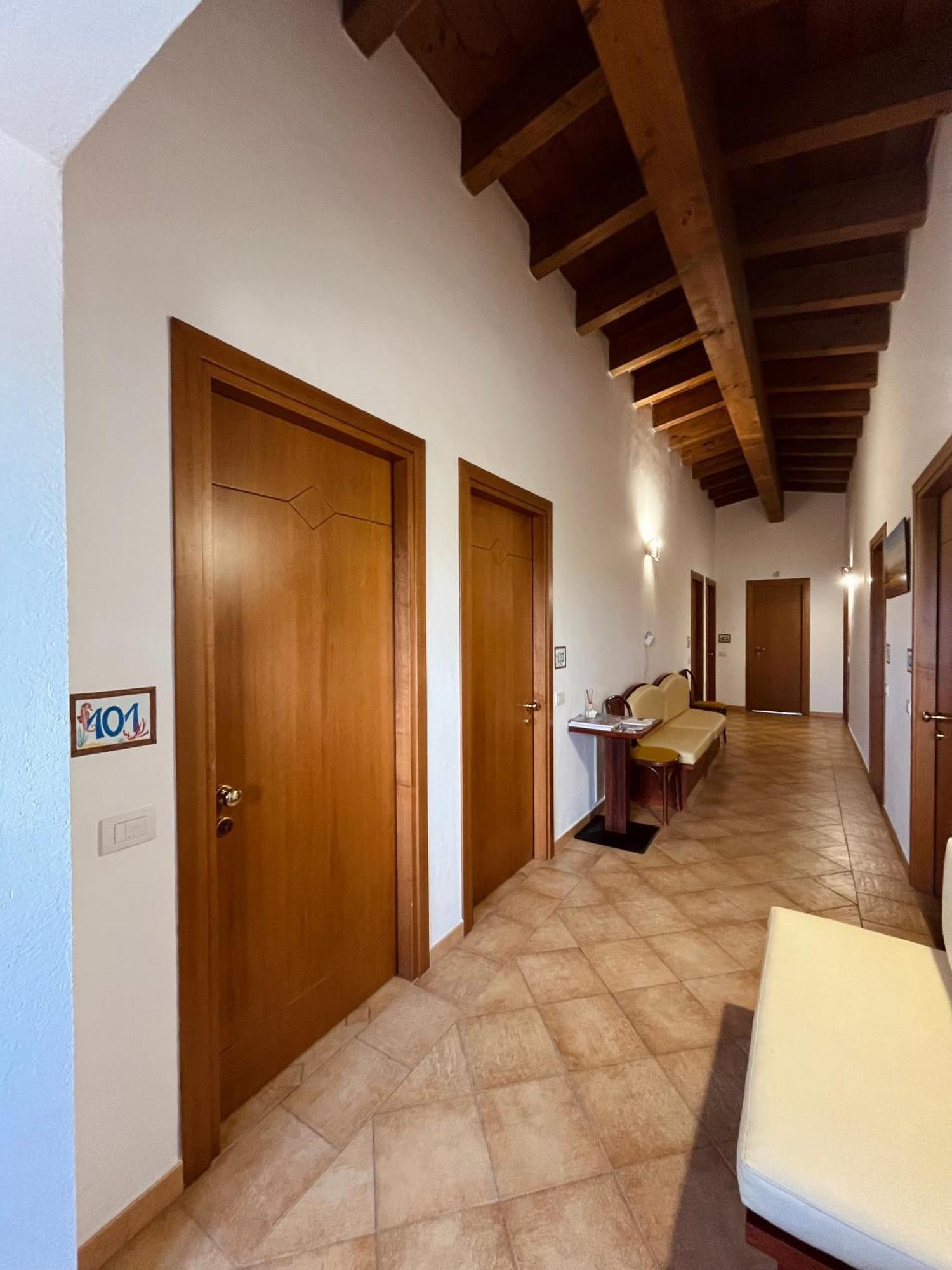 Hotel La Borgata Сан Панталео Екстериор снимка